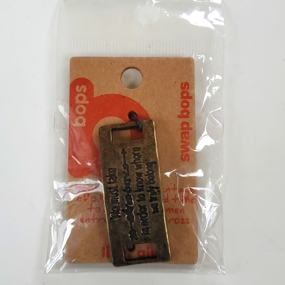 Boutique Swap Bops Adornment Charm Adventure to Belong Any Necklace or Bracelet - Picture 1 of 6
